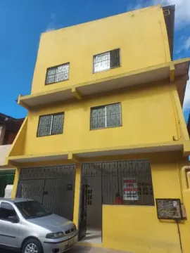 POTENCIAL DE USO: 6 Apartamentos (2/4 cada); Escola/Creche; Clínica Médica; Sede Empresari