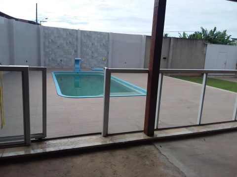 Casa com piscina em Guarapari 