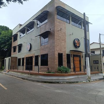 Aluga se prédio para igreja, escritório, cursos, academia, clínica, bar, restaurante,etc