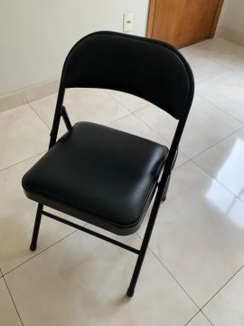 CADEIRA DOBRÁVEL  MAXCHIEF DE FERRO ESTOFADA PRETA- PERFEITO ESTADO