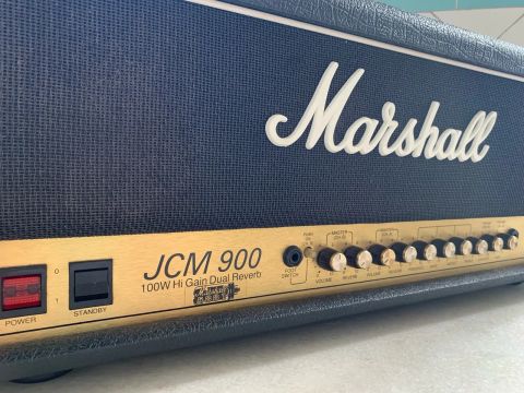 Amplificador Marshall JCM 900   DETALHE  MODELO 586