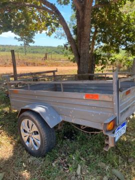 Carreta de reboque usada