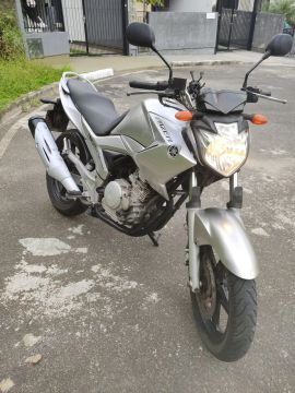 Fazer 250 - Vendo ou troco por carro
