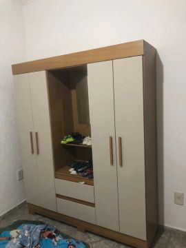 Guarda-Roupas de Casal Amadeirado