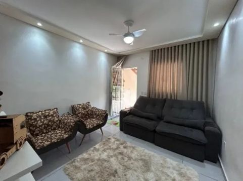 Vende-se Casa Planalto.