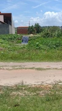 Terreno localizado na rua enfrente ao Restaurante da Lourdes 