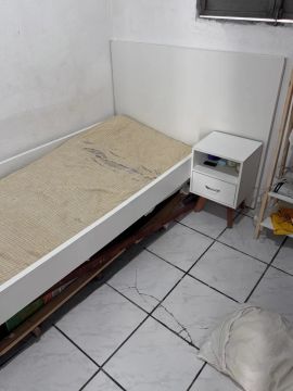 Cama box solteiro com colchão e aparador 