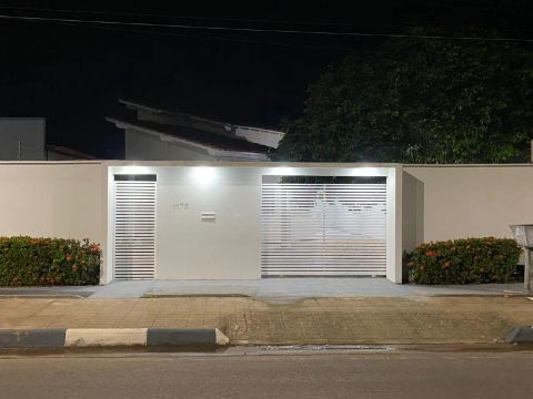 Aluga-se Casa na Avenida Universo, Cidade Satélite