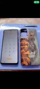 Vendo celular acompanhar o carregador original.