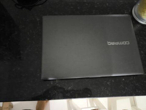 Notebook compaq + carregador universal com adaptadores 