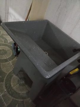 Tanque de lavar roupa em cimento com acabamento sintético