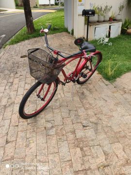 Bicicleta de Passeio Vermelha