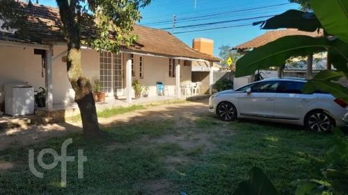 Casa à venda em Sambaqui com 70 m², 2 quartos, 2 vagas