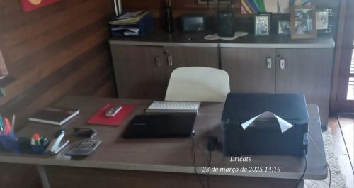 moveis de escritório  com gavetas,chaves e prateleiras