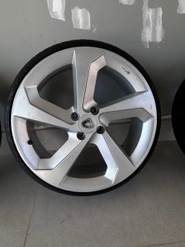 Rodas da F-PACE aro 18.