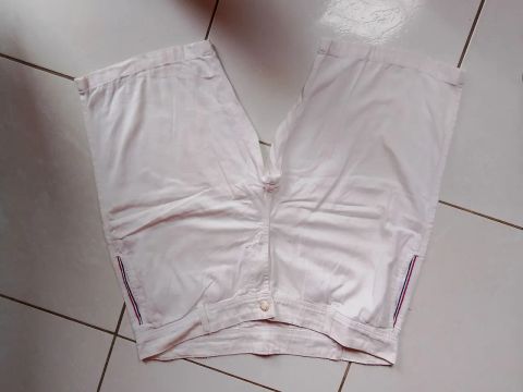 Bazar do 10$ Preta  Tamanho G branco 42<br> Branca tamanho 42
