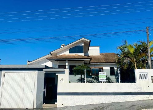 CASA TRÊS DORMITÓRIOS   ***   LAJE INCLIADA   ***   ARARANGUÁ