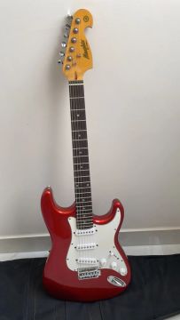 Vendo guitarra + pedaleira seminovas