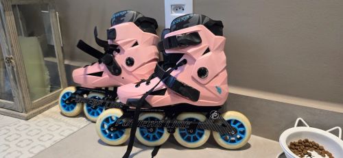 Patins Rosa - Tamanho 35 | Ótimo Estado + Capacete e Luvas
