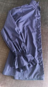 Blusa feminina azul com babados