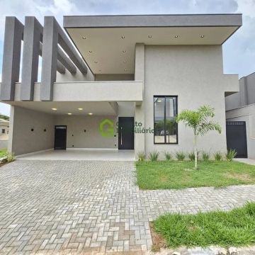 Casa nova com amplo quintal no Golden Park