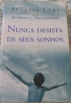 Livro Nunca desista de seus sonhos 