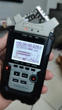 Gravador de Áudio Zoom H4n Pro - Novo