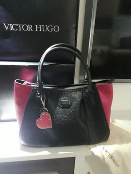 Bolsa e chaveiro Victor Hugo originais