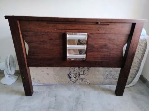 Cama de Casal e Colchão semi-novos excelente estado.