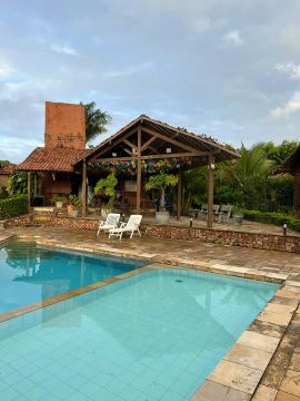 Casa mobiliada à venda com 3 quartos sendo 1 suíte, no privê Saint Michel.