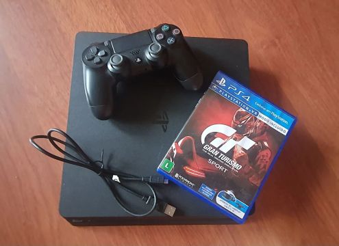 PS4 slim com Gran Turismo Sport