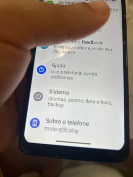 Moto G8 Play bem conservado