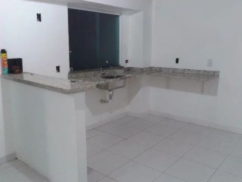 Alugo linda casa com 1 quarto no Ajuricaba