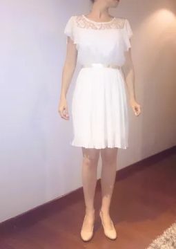Vestido em crepe e renda da Kwi