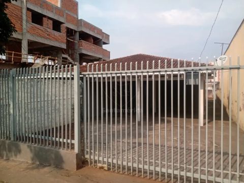 Casa para Alugar no bairro Aparecida de Londrina - com 3 Quartos