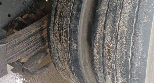 Vendo Caminhão Baú De Forma Parcelada 