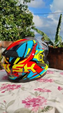 Capacete Razor - Preto, Vermelho, Amarelo e Azul