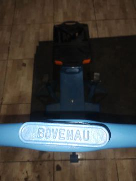 Macaco jacaré BOVENAU e um compressor industrial de 15 pés 200 litros 