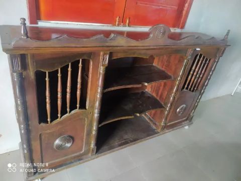 Vendo Móveis Antigos (baú, arca e mesinha)