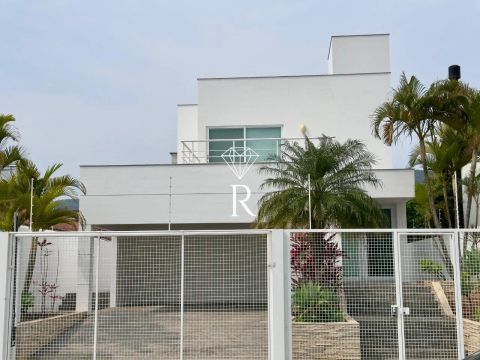 Casa de 2 quartos no bairro Santa Mônica