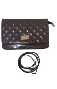Bolsa feminina transversal em verniz 