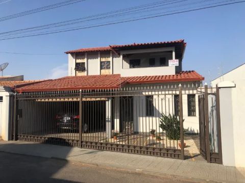 VENDE - TROCA -  CASA ALTO PADRAO PIUMHI MG