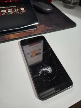 Celular Redmi Note 8 com tela quebrada