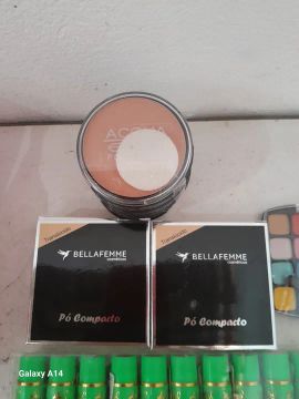 Batons bella femme 3 reais cada e as outras maquiagens 10 reais cada