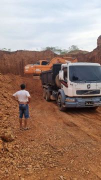 Alugo faço frete venda de materiais 