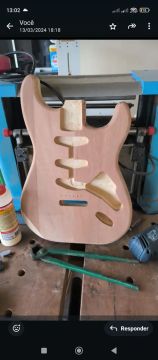 Guitarra Corpo Sólido - Madeira Marupá 