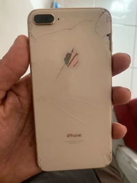 iPhone 8 Plus Dourado com Tela Quebrada