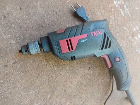 Furadeira e Parafusadeira Skil 550W