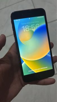 Apple apresenta iPhone 8 e iPhone 8 Plus (PRODUCT)RED