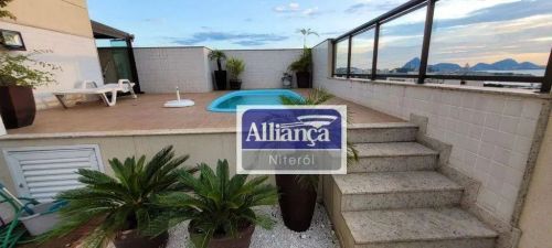 Excelente cobertura linear com 192m², 3 quartos, 1 suíte e 2 vagas em prédio novo no Centr